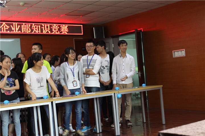 天互數(shù)據(jù)騰訊企業(yè)郵知識(shí)競(jìng)賽活動(dòng)現(xiàn)場(chǎng)激烈的搶答題目