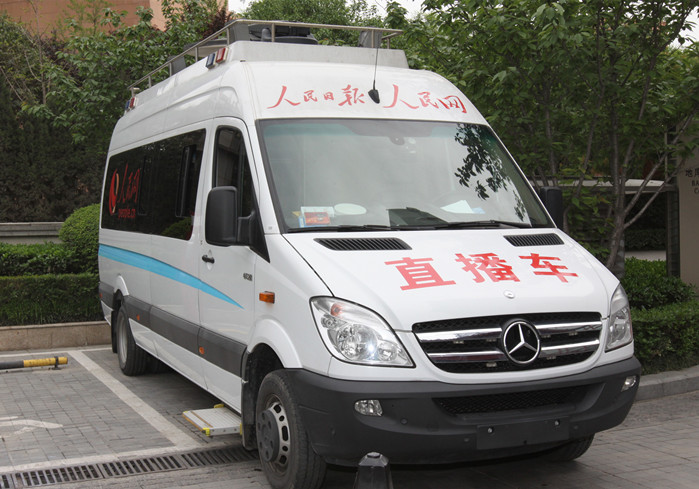 人民網(wǎng)直播車現(xiàn)場播報美猴云發(fā)布會盛況