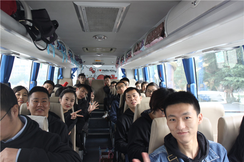 “暖心公益行 天互在行動(dòng) 關(guān)愛涇陽(yáng)留守貧困兒童愛心捐贈(zèng)活動(dòng)”員工整裝出發(fā)