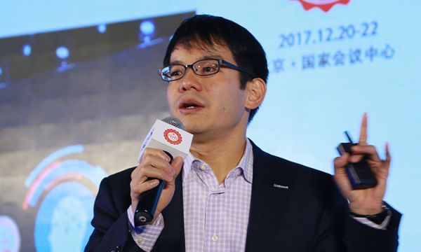 微軟大中華區(qū)營(yíng)運(yùn)暨營(yíng)銷事業(yè)群總經(jīng)理 康容發(fā)表主題演講