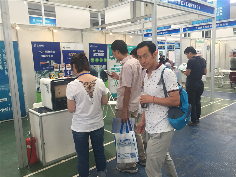 參展企業(yè)和嘉賓咨詢行業(yè)云解決方案，美猴云VIP專家團(tuán)專業(yè)解答