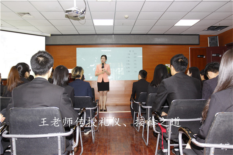  3·15“半小時(shí)”服務(wù)質(zhì)量月及專業(yè)禮儀培訓(xùn)