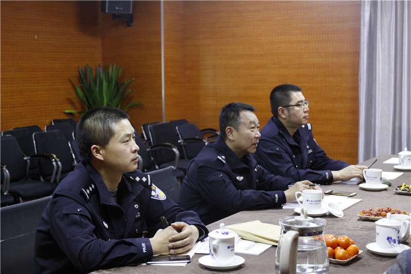 西安市網(wǎng)監(jiān)支隊領(lǐng)導(dǎo)梁政委一行蒞臨天互數(shù)據(jù)視察指導(dǎo)工作