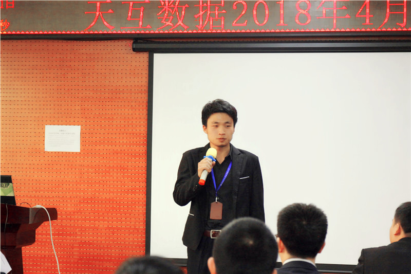 伯樂獎(jiǎng)獲得者——侯騰飛