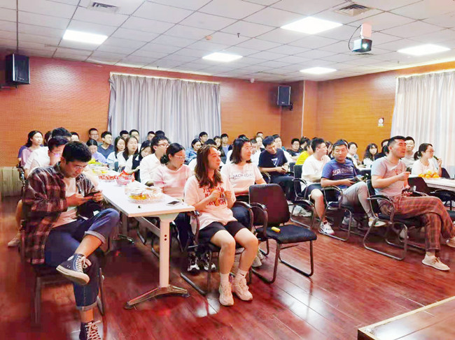 天互數(shù)據(jù)組織母親節(jié)觀影活動，致敬所有母親！